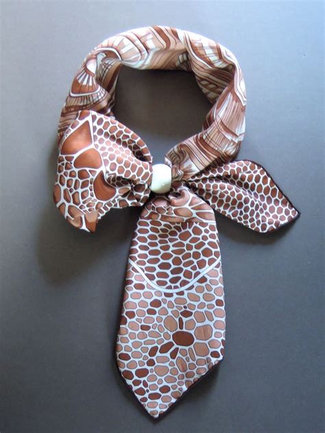 noeud foulard hermes